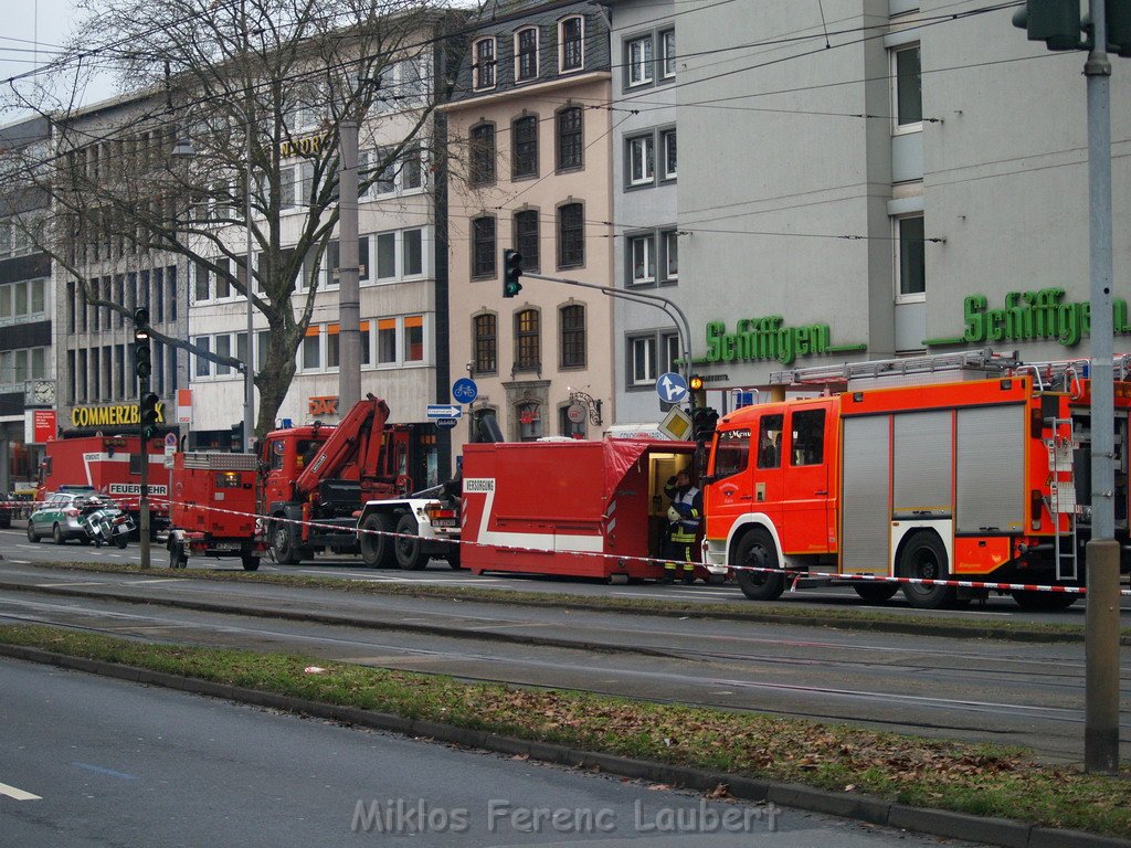 Gasaustritt Koeln Mitte Hahnenstr    P060.JPG